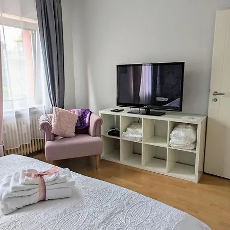 Charmantes Kleines Gaestehaus Pia, Zentral In Bedburg