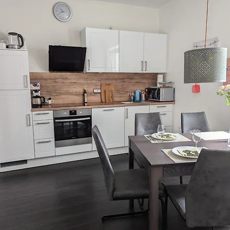 Charmantes Kleines Gaestehaus Pia, Zentral In Casa de Férias