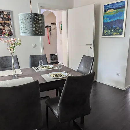 Charmantes Kleines Gaestehaus Pia, Zentral In Feriehus *