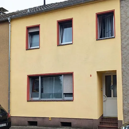 Charmantes Kleines Gaestehaus Pia, Zentral In Bedburg