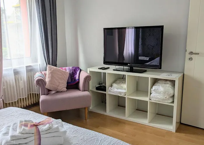 Charmantes Kleines Gaestehaus Pia, Zentral In Bedburg