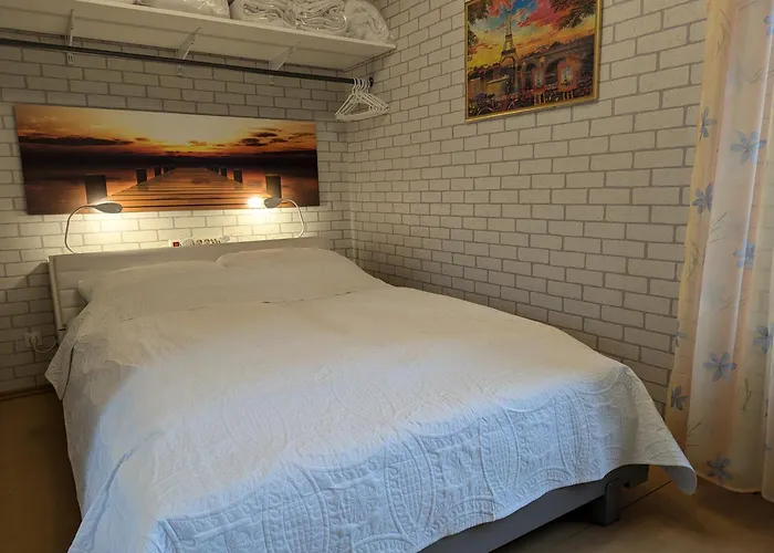 Charmantes Kleines Gaestehaus Pia, Zentral In Feriehus